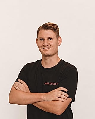 Claudio Scheu — Studioleitung & MyPelvi Trainer (2022) B.A. Fitnesstraining; Mrs.Sporty Trainerin seit 2018